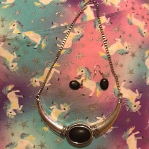 Matching set(necklace and earrings) black!